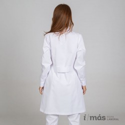Bata de médico o laboratorio de chica entallada, larga con manga larga y botón en el puño