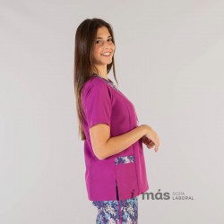 Blusa sanitaria de microfibra con detalle estampado