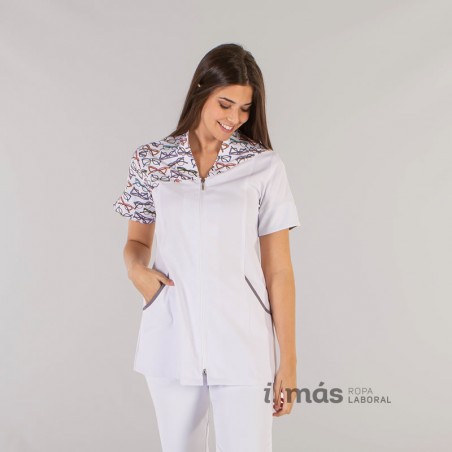 Blusa sanitaria de microfibra estampada con gafas, en manga corta y con cremallera Blusa sanitaria de microfibra estampada con gafas, en manga corta y con cremallera