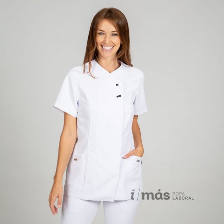 Blusa abierta con abotonado mediante botones a presión lateral en microfibra