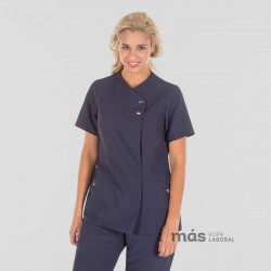 Blusa abierta con abotonado mediante botones a presión lateral en microfibra