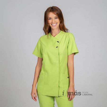Blusa abierta con abotonado mediante botones a presión lateral en microfibra