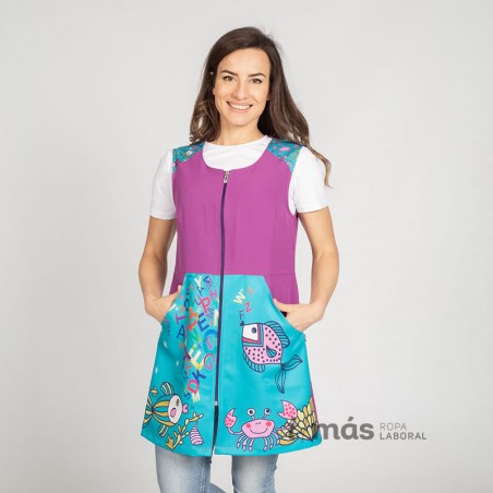 Blusa, bata sin mangas, de maestra estampada con motivos del océano. Cierre mediante cremallera