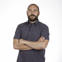 polo-camarero-manga-corta-cuello-camisero-gris-combinado